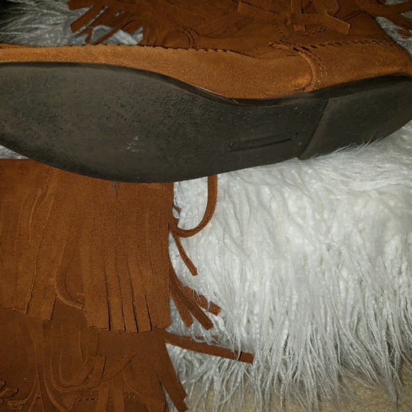 BOOTS - Minnetonka - Picture 2 of 5